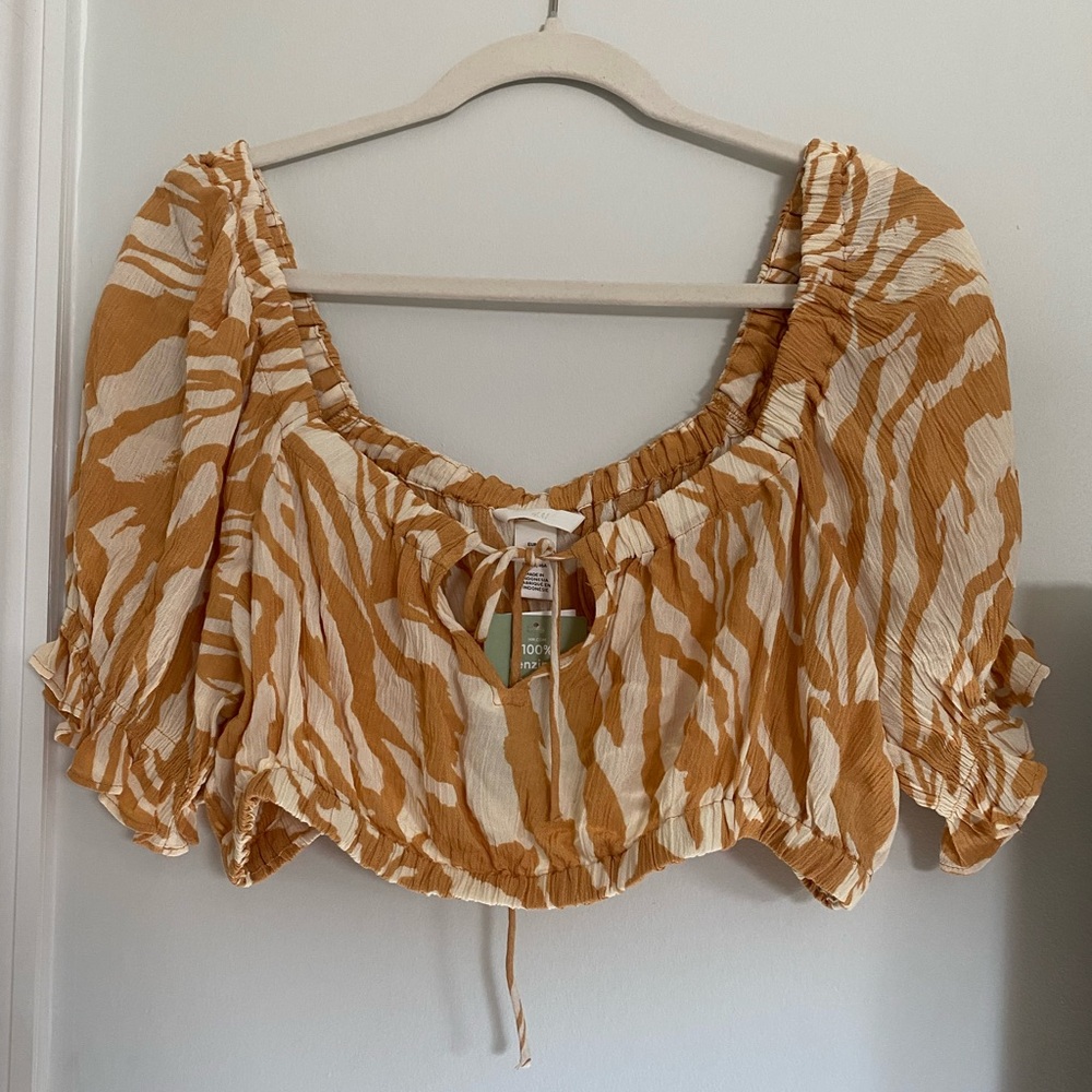 ✨NWT! H&M Crop Top!